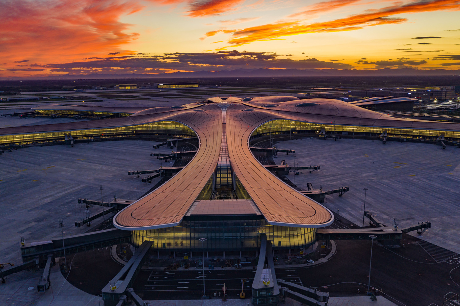 北京大兴国际机场投入运营 116条航线将开通