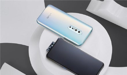 vivov17pro双弹出相机18w快速充电技术手机的专业测评