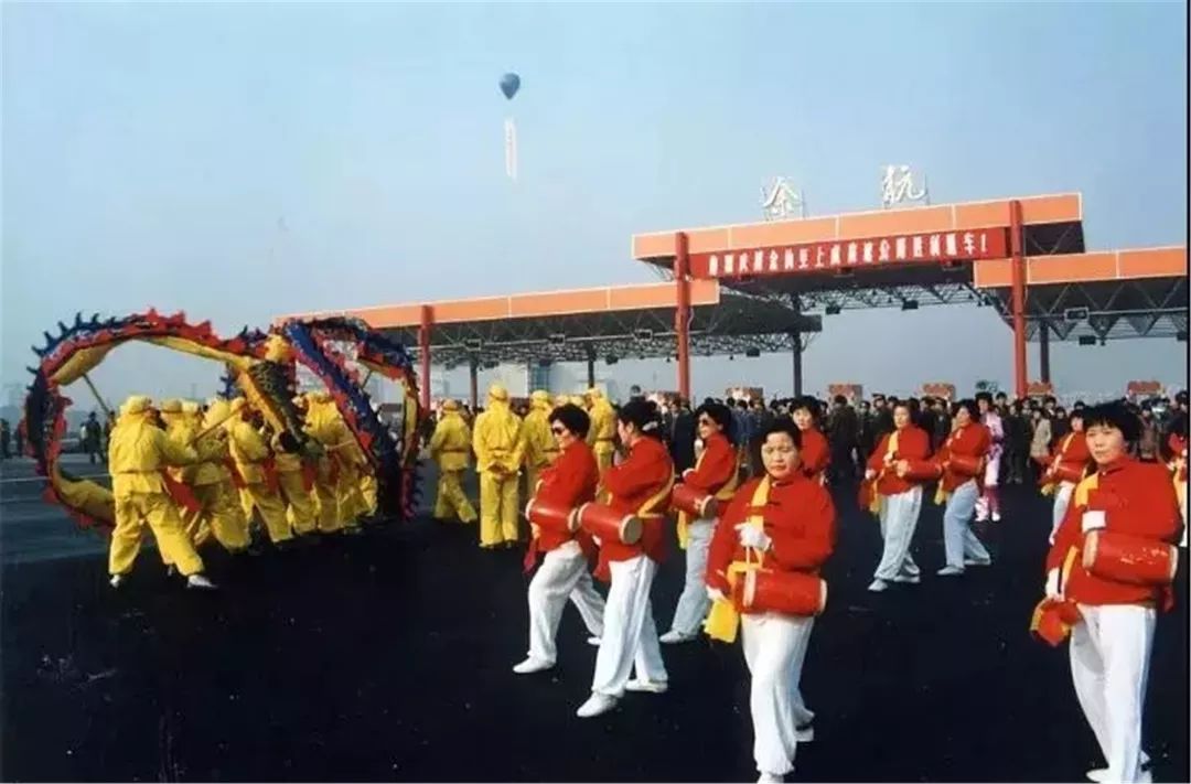 杭州经济总量第一区余杭_杭州余杭热气球画画(3)