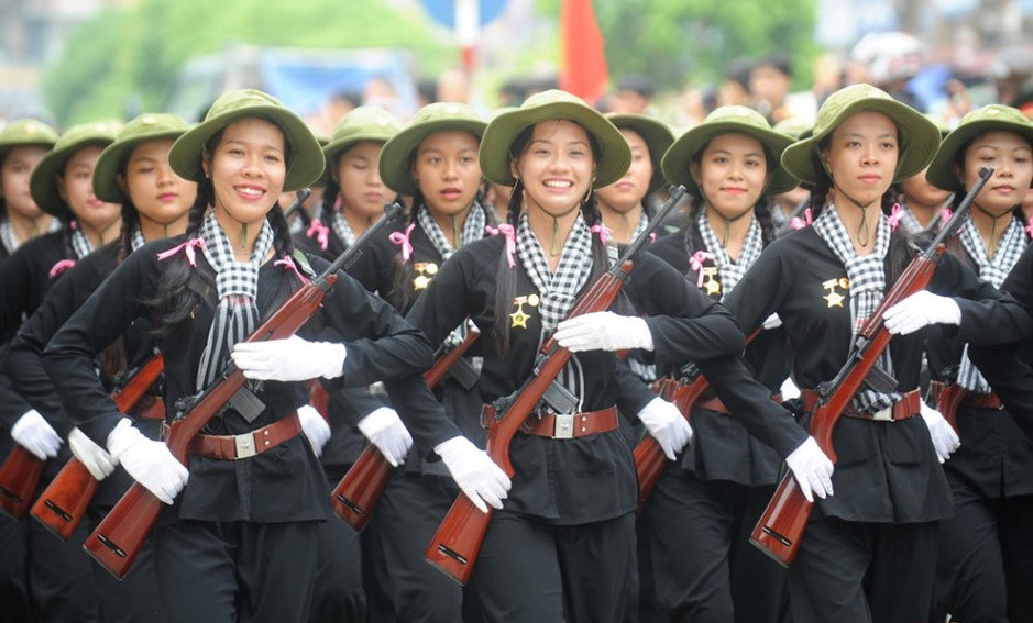 越南女兵不着内衣照片_越南女兵不着衣服图片(2)