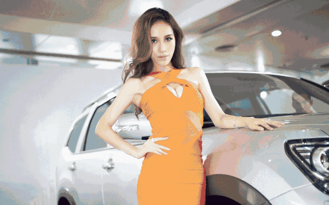 知性美,野性美,潮流范儿,御姐范儿…… 豪车美女云集,就等你来pick