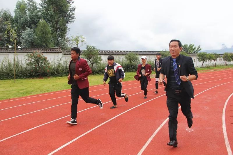 白龙桥中学控辍保学出实招力争一个也不能少