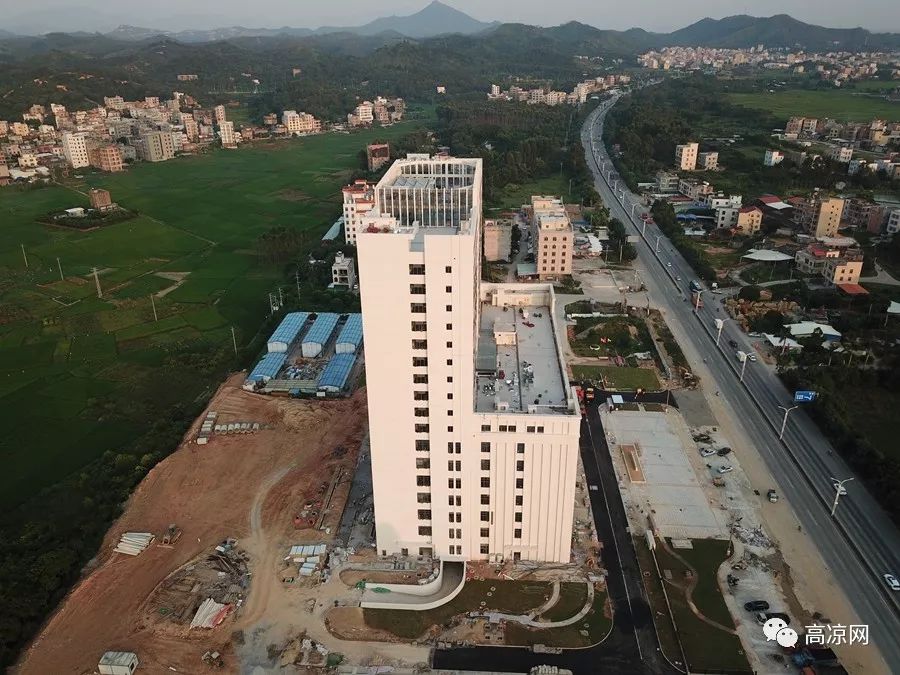 总投资约9亿元,位于茂高快线北侧(石仔岭街道办旁),按照三甲综合医院