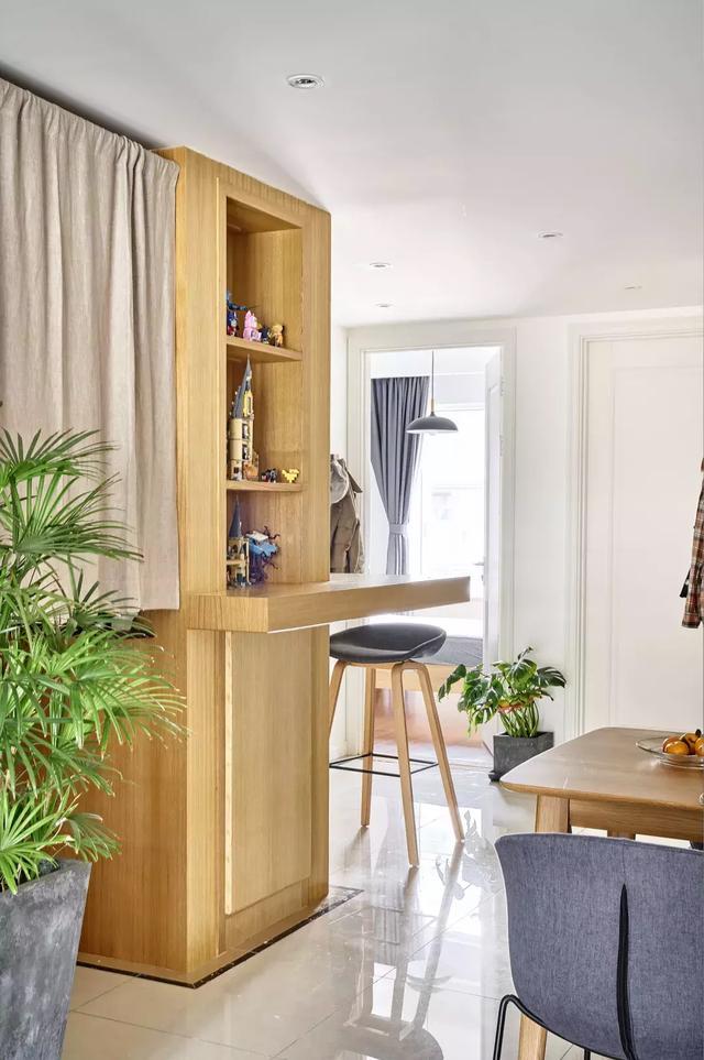 一进门摆一排书柜 4d22c92a3e634b65963f0f514f9853c4.jpeg