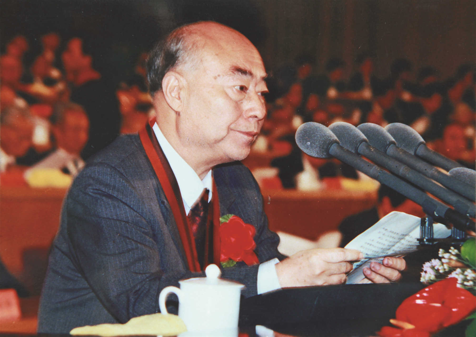 20年后,他又被授予"共和国勋章".2500多