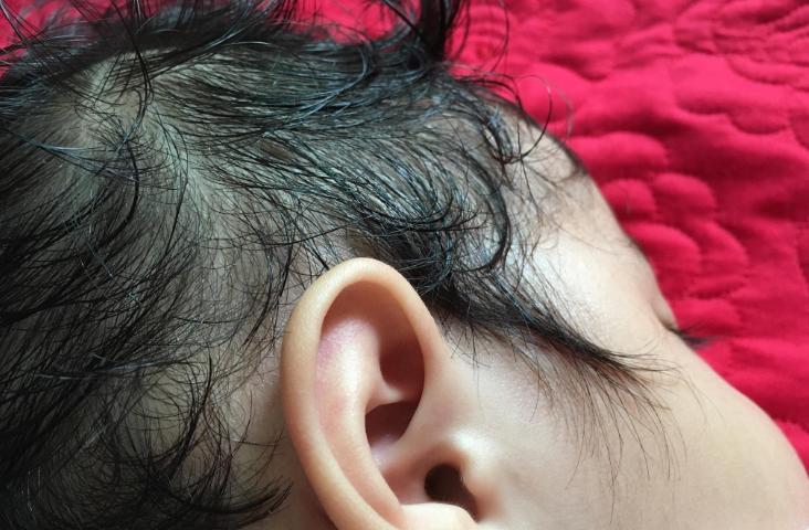 [蓝象宝贝育儿]孩子有这些睡姿，还觉得是可爱吗？那是脾胃的求救信号，别大意
