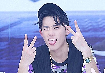 自嘲英语是体育老师教的,听清楚他的发音,