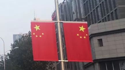 保护国旗,爱护国旗,是我们每个中国人义不容辞的责任.