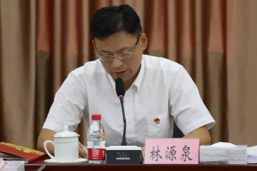 随后,镇领导李道军,韩暖渠,林源泉,叶卓辉,魏建坤等纷纷谈了各自学习"