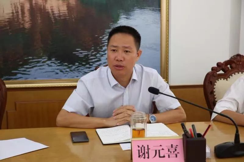 谢元喜强调,要学习好,宣传好刘入源的先进事迹,加大发展养殖,种植等