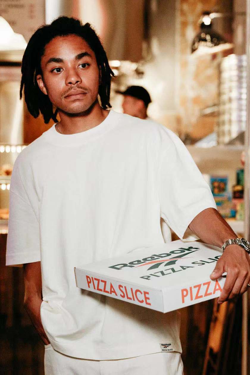 你好,这份披萨打包带走!ReebokxPIZZASLICE联名T恤即将登场