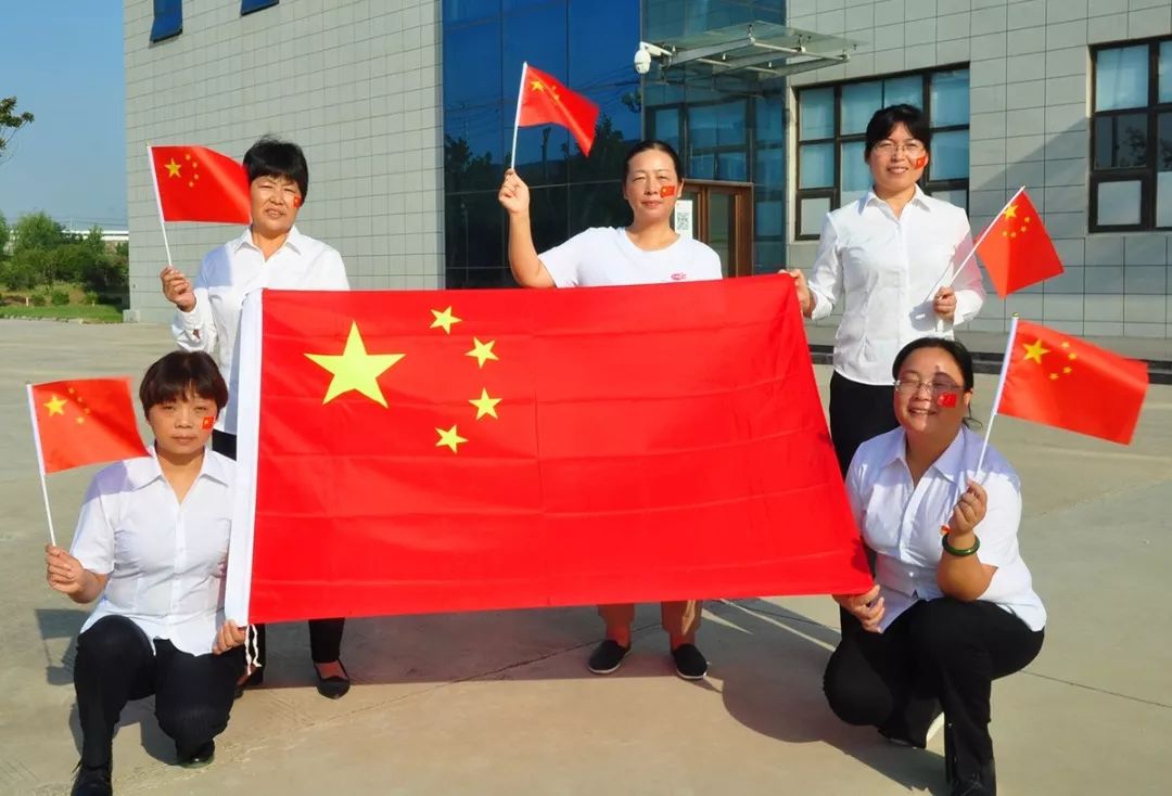 五星红旗有14亿护旗手我是护旗手我在漯河