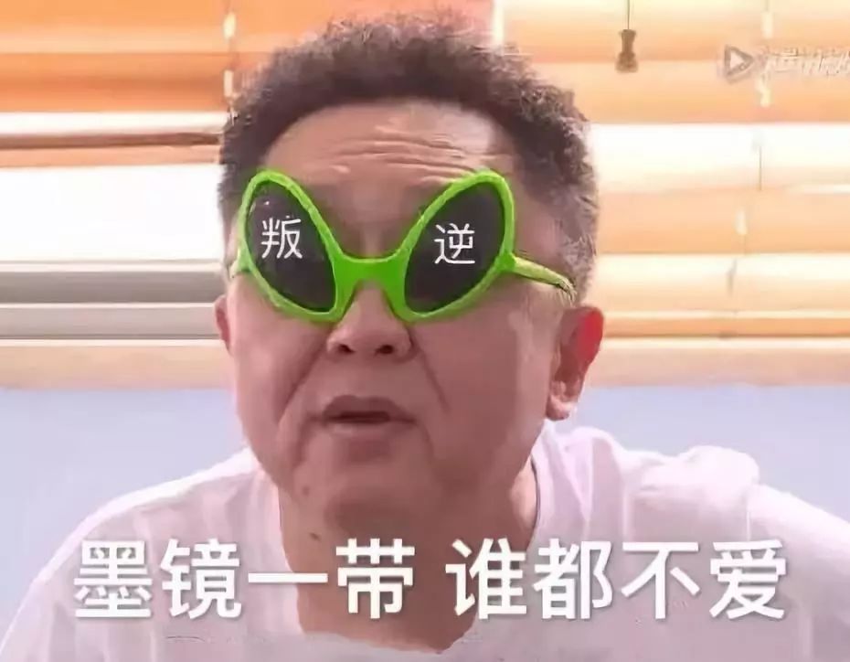 这年头当警察也是不容易 遇到的都是什么奇奇怪怪的人 一天天头要笑掉