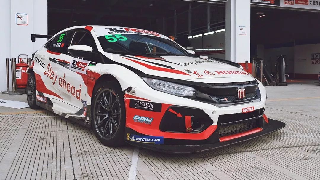 东风honda车队的思域type r tcr赛车.