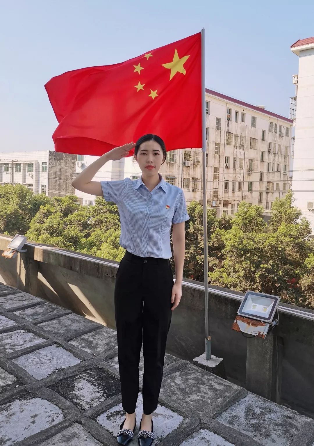 庆祝中华人民共和国成立70周年—— 我与国旗合个影
