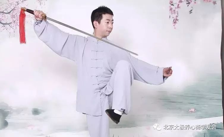 怎样练好太极拳的下式 d014e412d4d04f75a618e7703fe005eb.jpeg