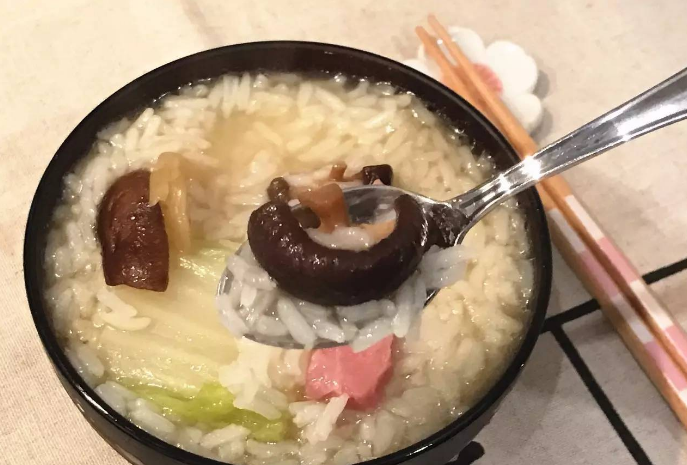 「蓝象宝贝育儿」孩子体内有没有积食，这4点一看便知，家长快住手，别再乱喂了
