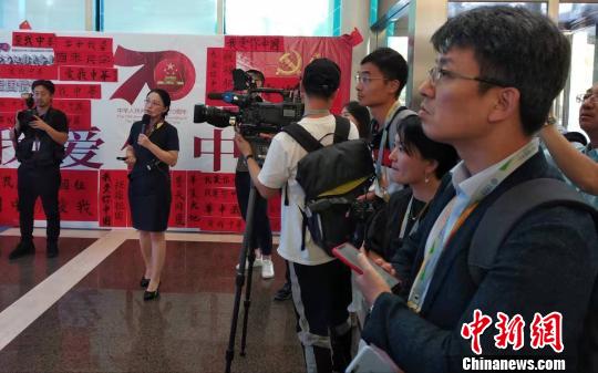 中外记者齐聚北京移动感受5G前沿科技
