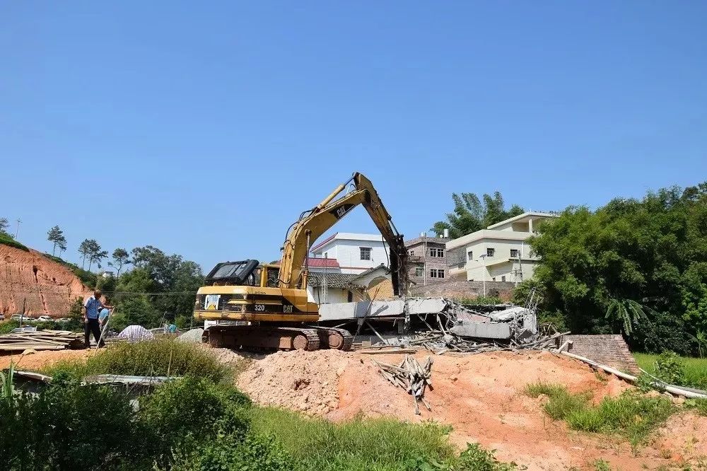重磅！安流镇依法拆除龙中村陈某国占用基本农田抢建房屋