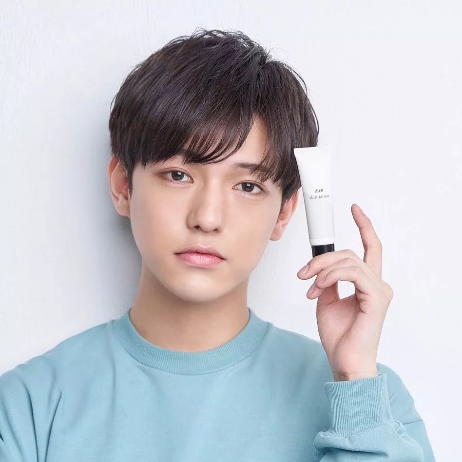 想拥有换头级别的的化妆术看这几位男生美妆博主的示范就够了