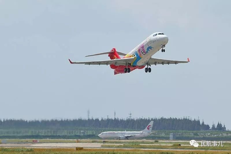 成都航空喜迎首架国产arj21彩绘飞机