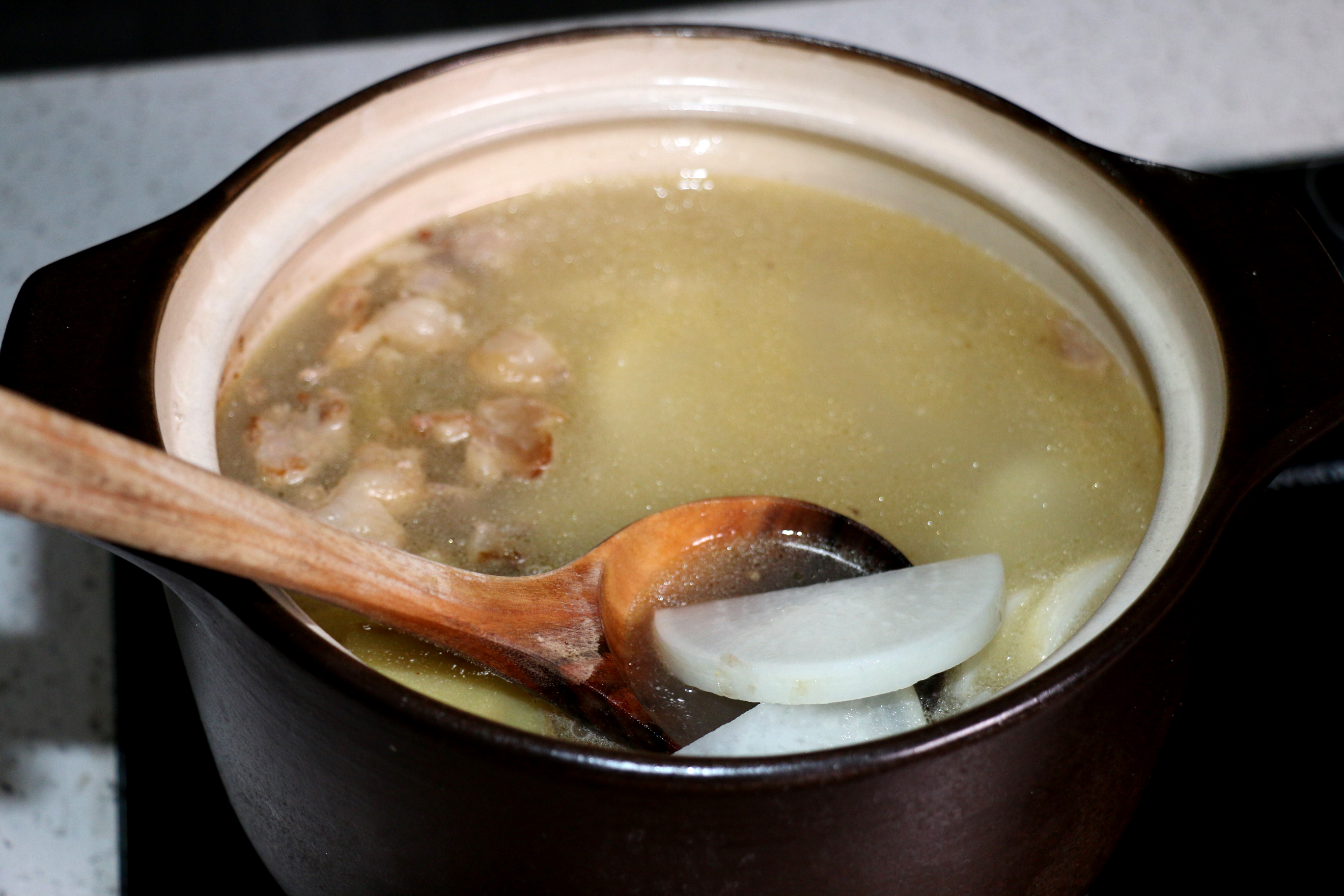 砂锅萝卜猪蹄汤的做法大全