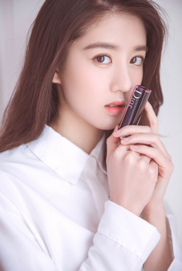 表白王一博被拒绝!代言蕾哈娜彩妆被群嘲?这个