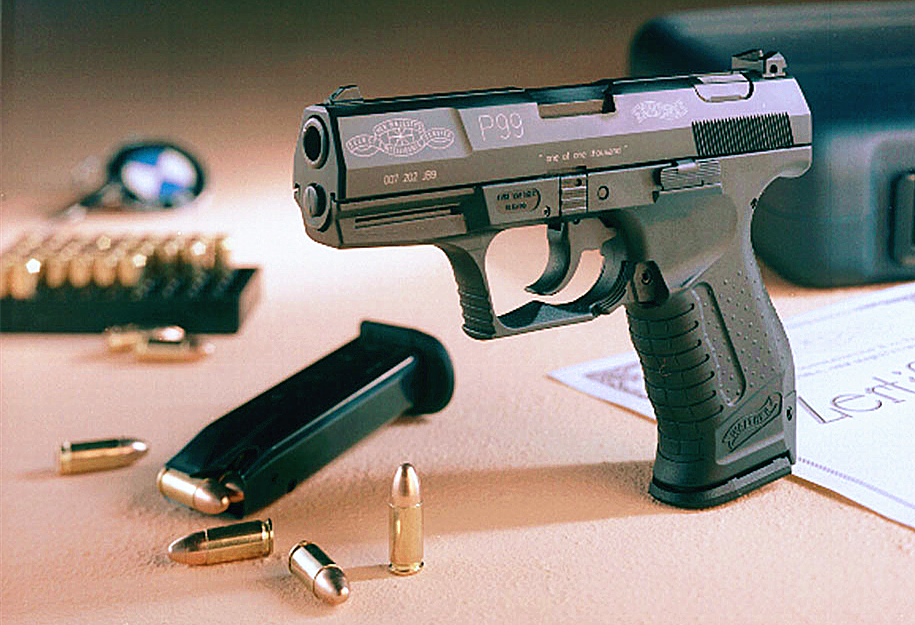 《007》系列中主角詹姆斯·邦德的随身武器一直是瓦尔特ppk袖珍手枪