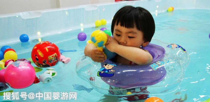#中国婴游网#原创看到孩子游泳后的这些改变，谁还敢说带孩子游泳不值？