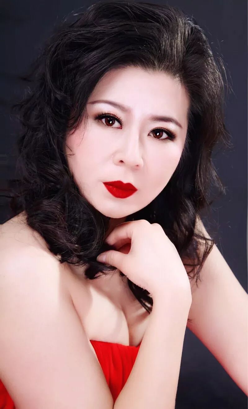 女高音歌唱家 张燕