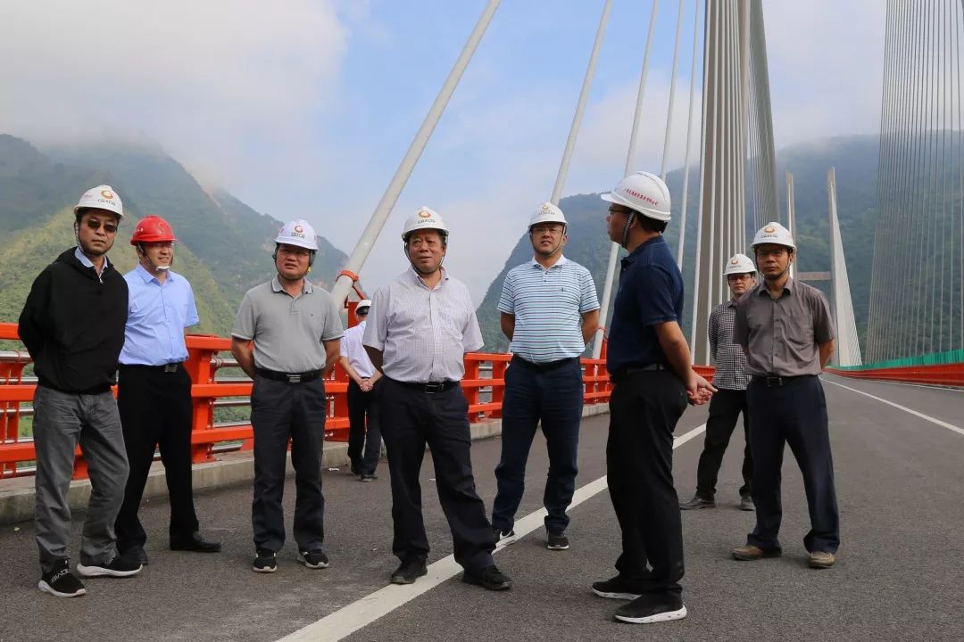 集团公司党委书记,董事长周文,副总经理廉向东到乐百路调研
