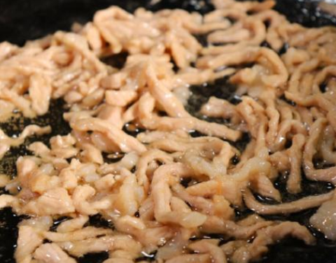 怎样不粘锅炒肉 39e479dbb3764abd8e65f7b653d808fb.png