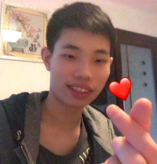 和平精英第一靓仔,套路鬼才鲨鱼哟搞事情,油桶火箭把敌人送回家