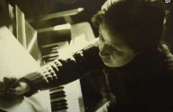 她被人骂写流氓歌,却影响中国半个世纪,刘欢