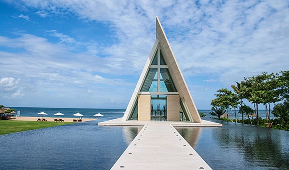 婚礼场地|纯净庄严之美,巴厘岛港丽无限教堂