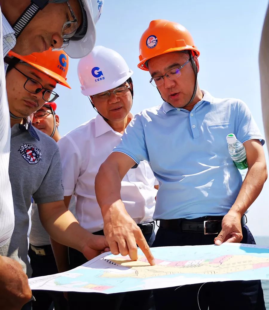 自治区北部湾办副主任王宗文会同北部湾港口管理局实地调研了防城港