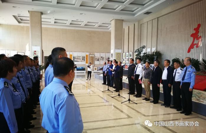 山西省警察协会主席李连琪宣布展览开幕翰墨飘香,光影追梦,本次展览的