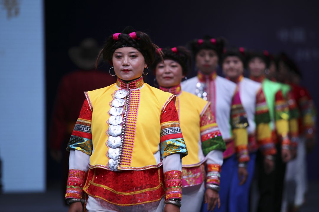 民俗|蒙古族服装服饰——回溯千年历史，增添灿烂光辉