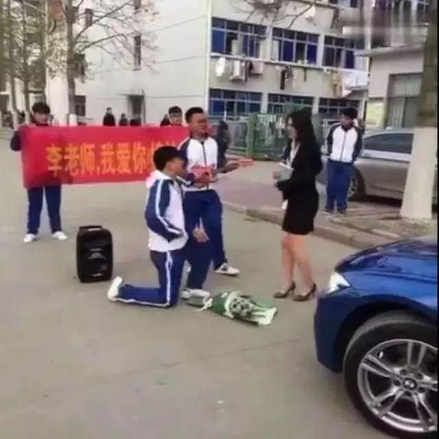 女学生车 6454218f23d640e68ddf195b1277e01f.jpeg