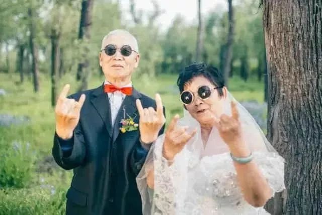 我让旧情伴婚纱_动漫婚纱情侣头像(3)