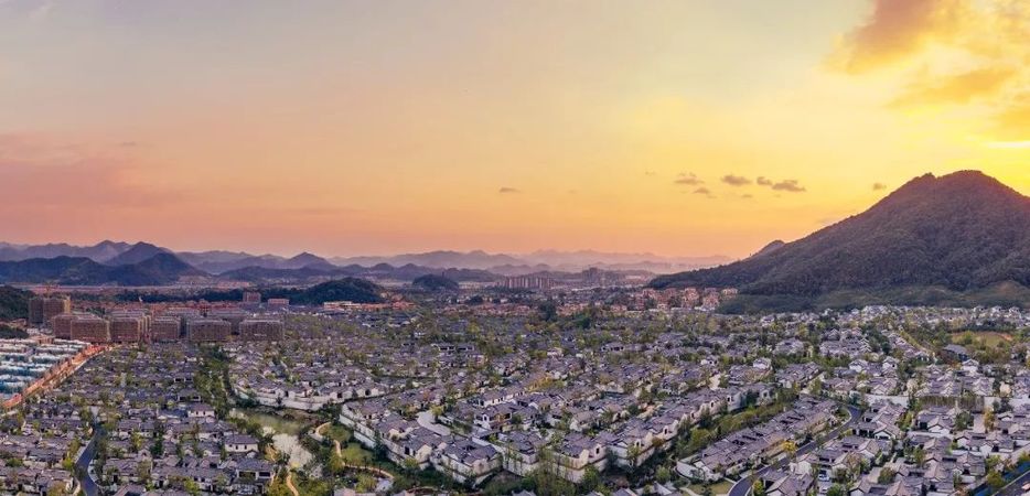 杭州桃李春风新推“如山”，大玻璃上倒映着小镇全景，仅100万起！-搜狐大视野-搜狐新闻