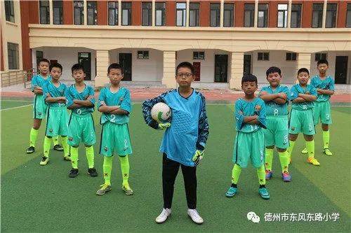东风足球喜获德城区联赛男女足双冠王
