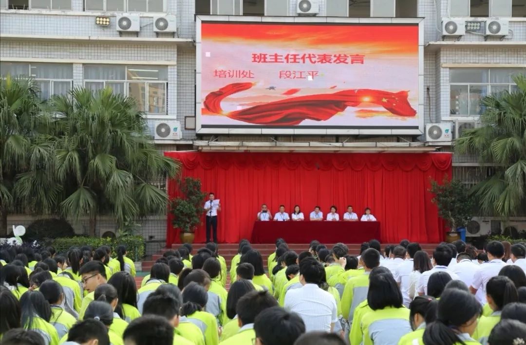 优秀学生代表杨晨晨发言