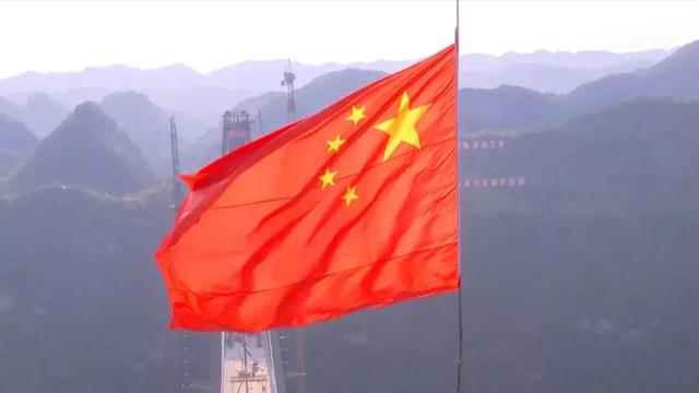 五星红旗在世界最高塔迎风飘扬!刚刚,贵州又一座世界级大桥合龙