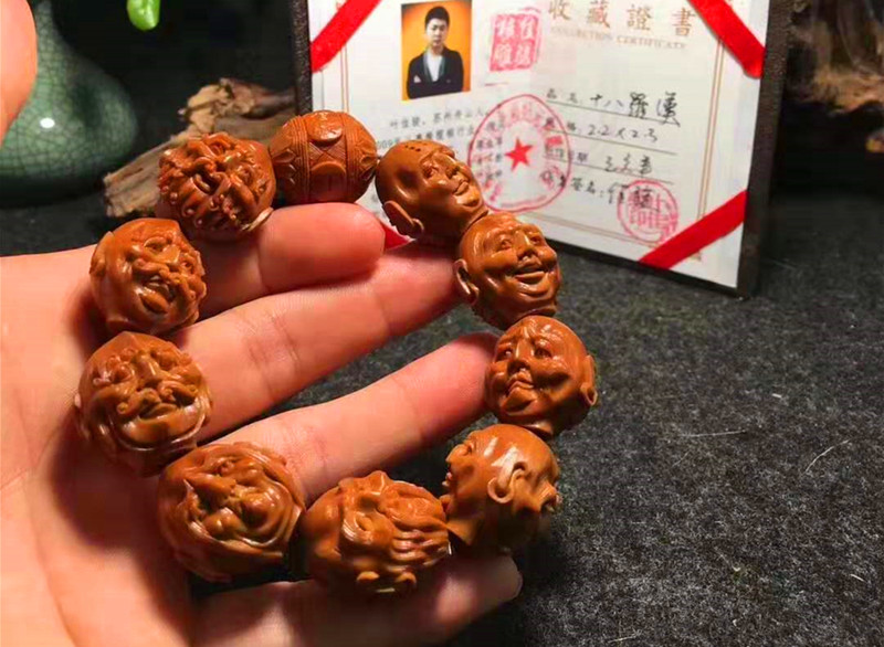 的是舟山村的核雕祖师爷殷根福所创作的十八罗汉这个款式被成为"殷派"