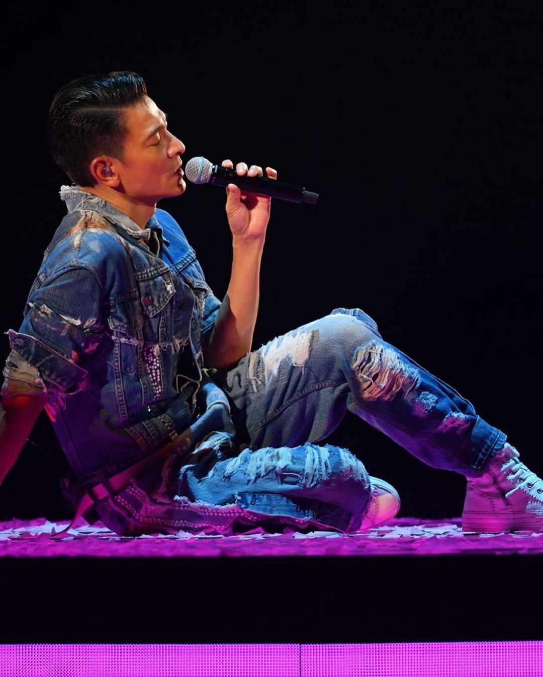 男人哭吧不是罪!刘德华新加坡演唱会激动落泪