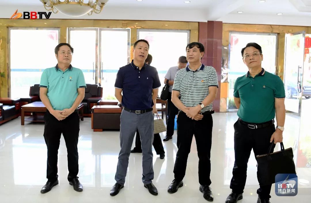 县委副书记谢元喜到县税务局调研税收工作