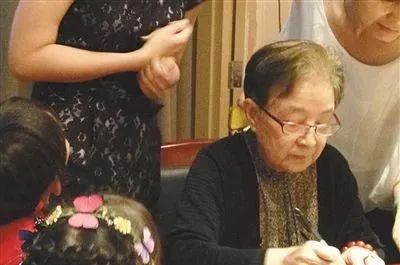 她被人骂写流氓歌,却影响中国半个世纪,刘欢