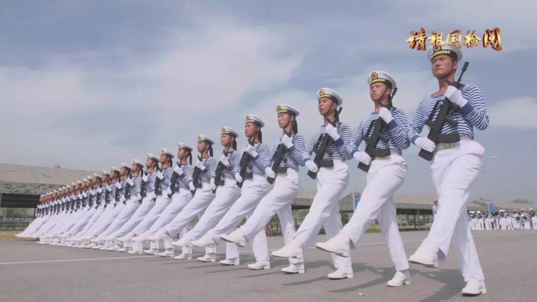 【直击阅兵训练场】新闻特写:阅兵训练场掀起浪花白