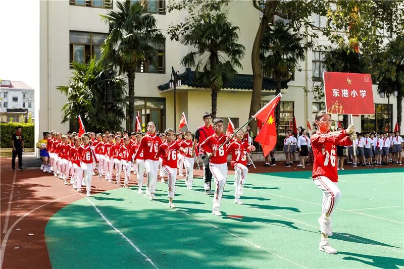 快乐足球东港小学智乐星中队足球小子川中南校启明星中队我们都是浦东